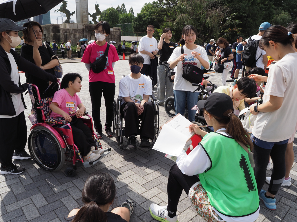 各チームに分かれて作戦会議-1-